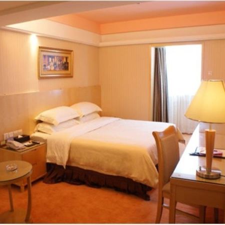 Vienna Grand Theater Branch Hotel เซินเจิ้น ภายนอก รูปภาพ